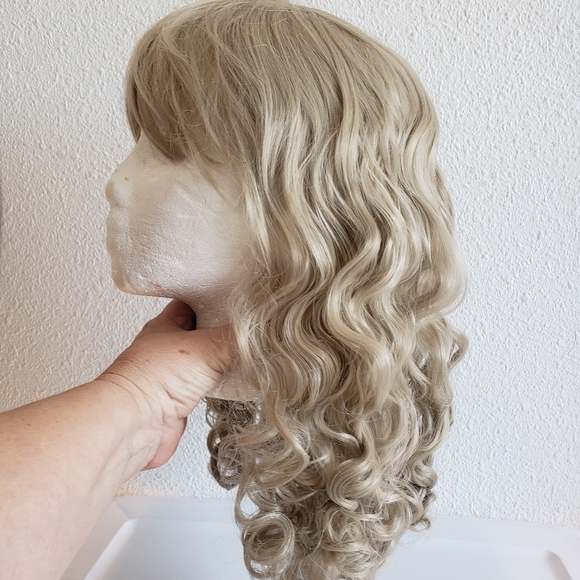 Nwt  Long Curly Ash Blondie Wavy Wig - Picture 11 of 11